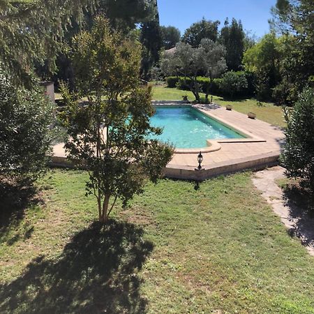 Gite En Provence Dans Grand Jardin Avec Piscine Partagee Cornillon-Confoux Εξωτερικό φωτογραφία