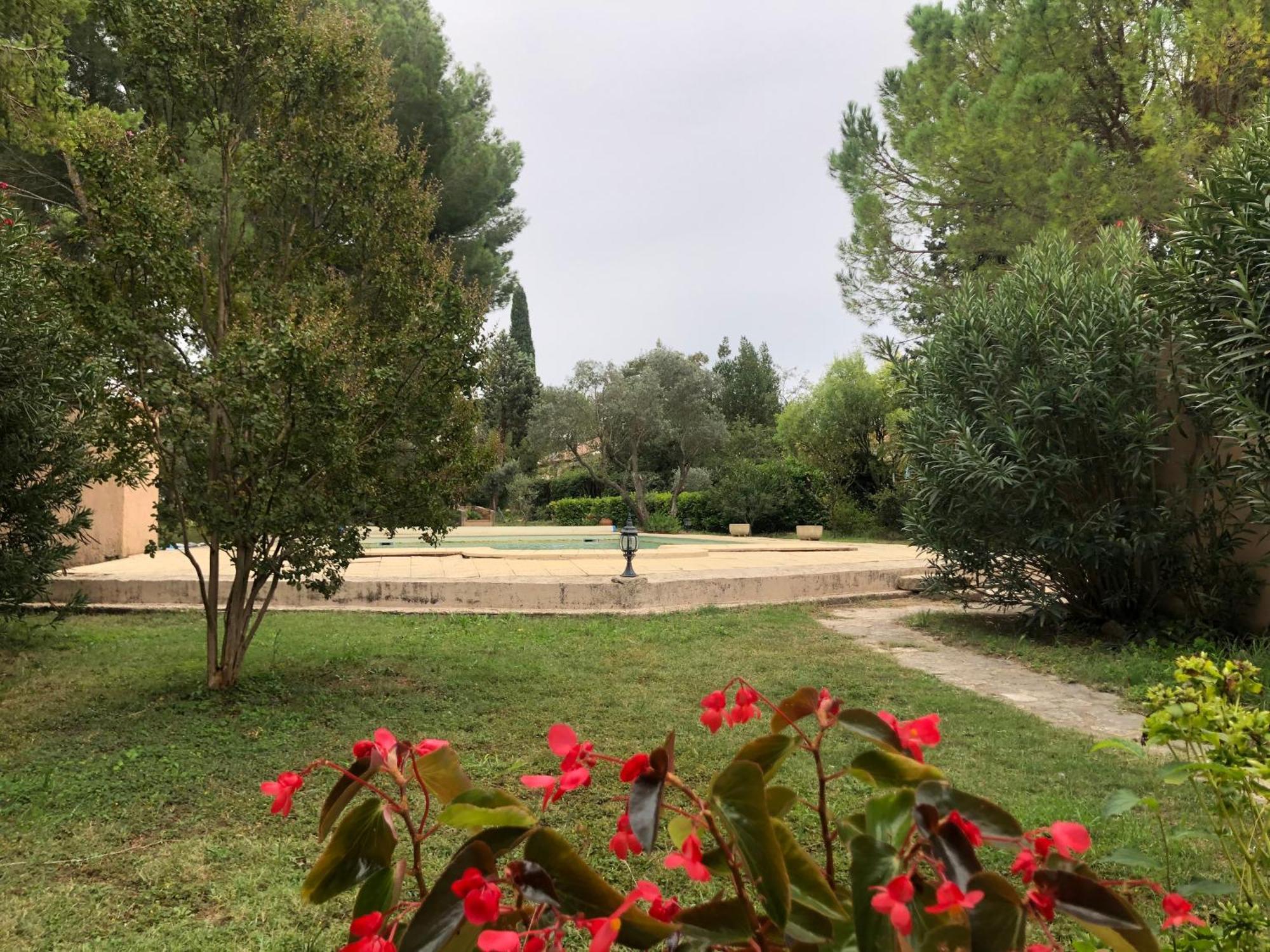 Gite En Provence Dans Grand Jardin Avec Piscine Partagee Cornillon-Confoux Εξωτερικό φωτογραφία